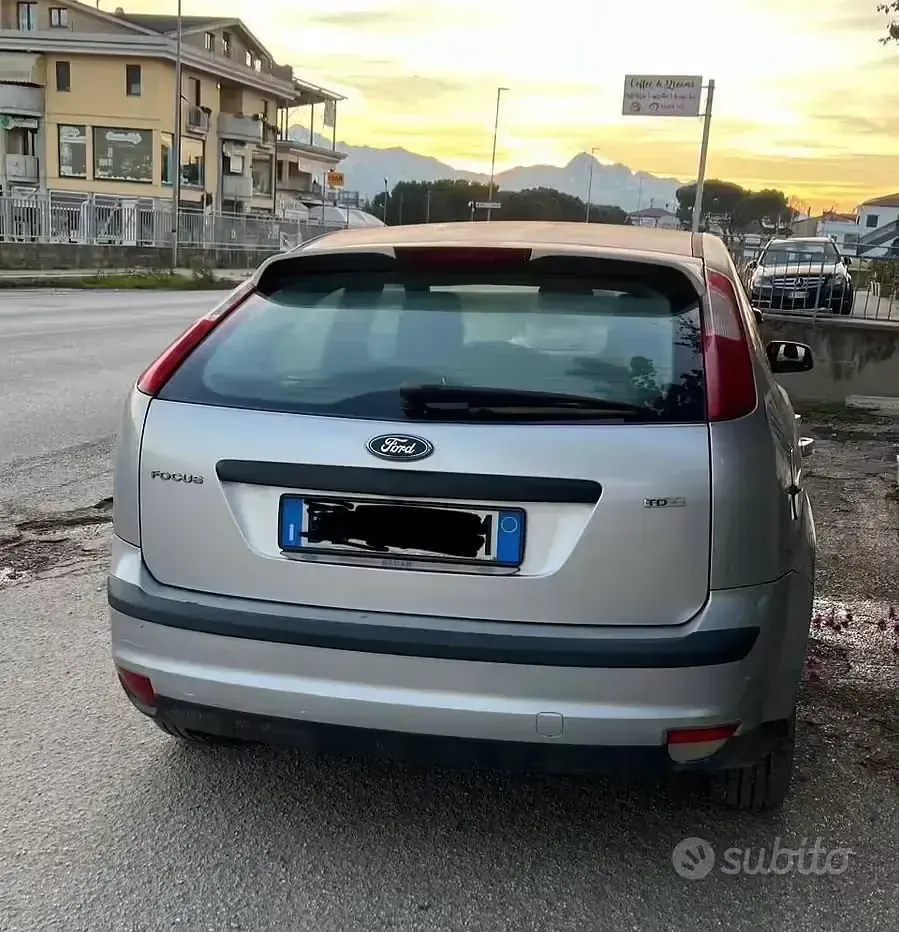 Usata Ford Focus 90 CV (66 kW) 2006 Grigio Berlina