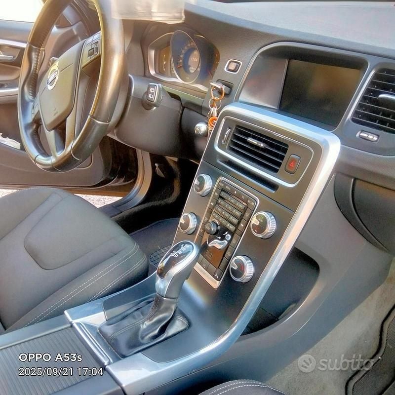 Usata Volvo V60 136 CV (100 kW) 2015 Nero Station wagon