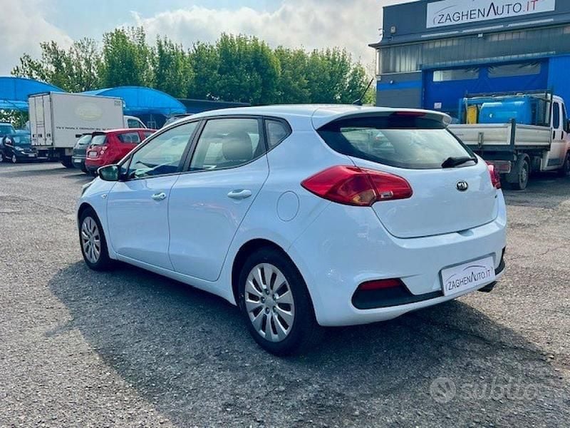 Begagnad Kia Ceed 110 HK (80 kW) 2014 Vit Halvkombi