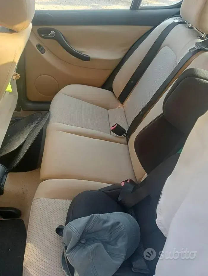 Usata Seat Leon 105 CV (77 kW) 2003 Nero Utilitaria