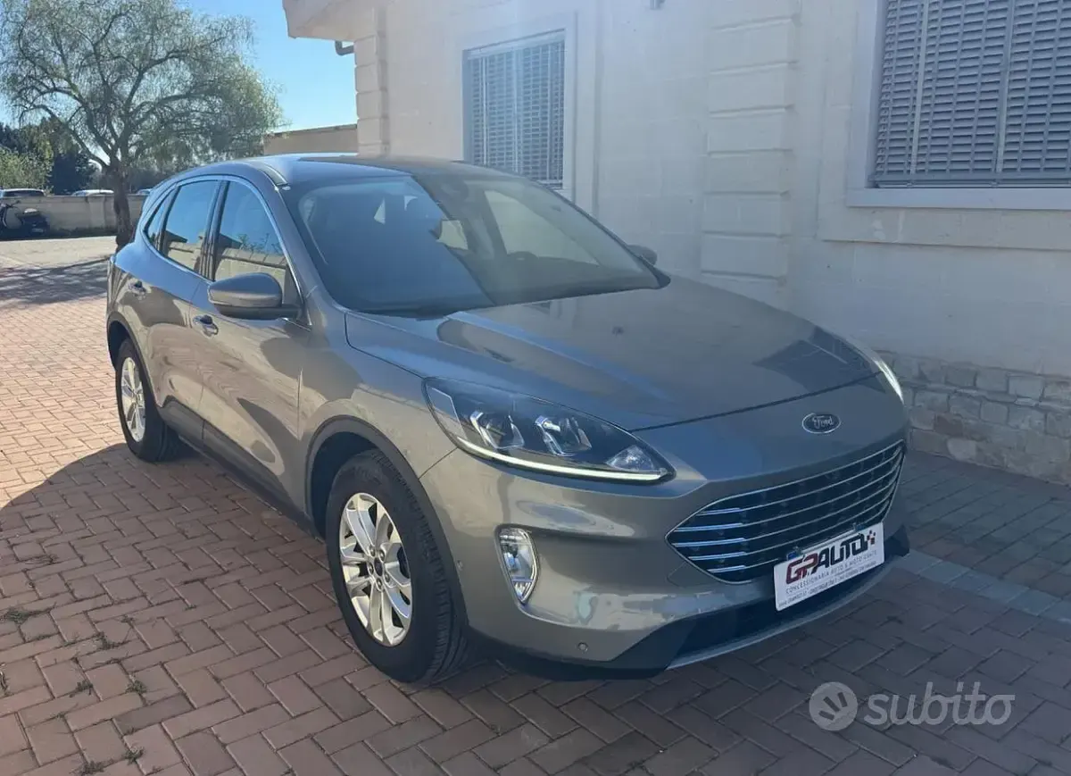 Usata Ford Kuga Titanium 120 CV (88 kW) 2020 Grigio SUV