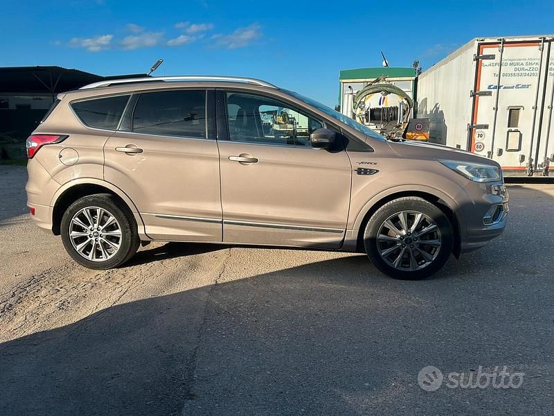 Usata Ford Kuga Vignale 150 CV (110 kW) 2019 Marrone SUV