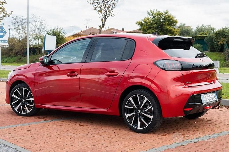 Usata Peugeot 208 101 CV (74 kW) 2020 Rosso Utilitaria