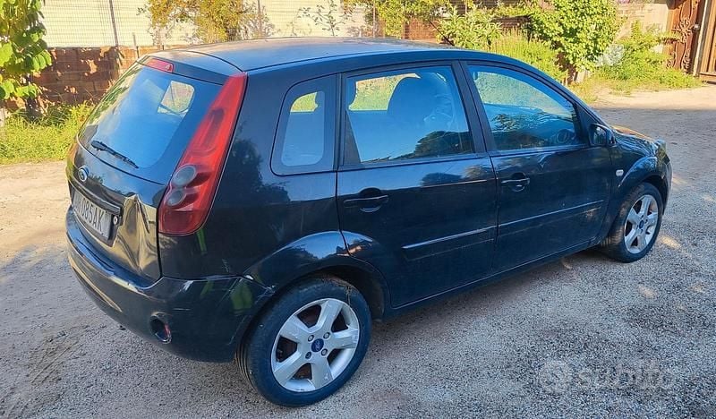 Gebraucht Ford Fiesta 73 PS (53 kW) 2007 Schwarz Kleinwagen