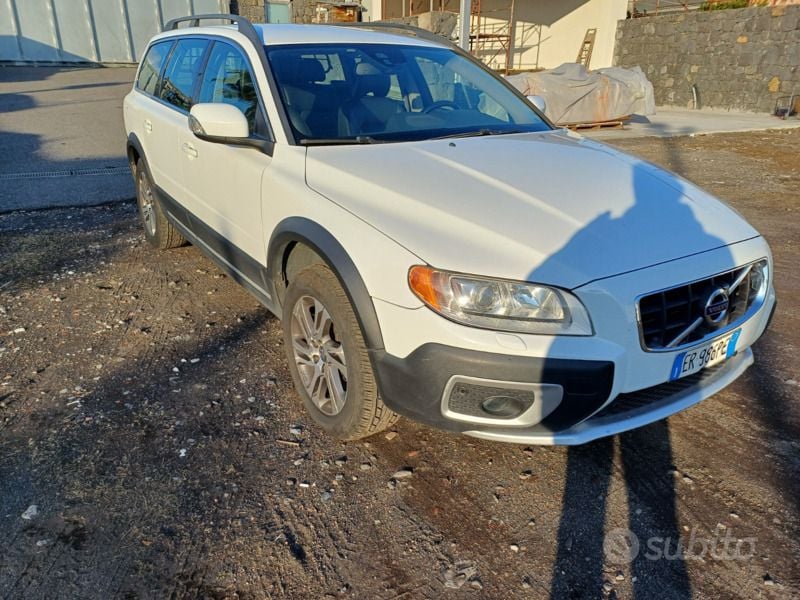 Bianco Usata 2013 Volvo XC70 SUV | 10.000 € (Buon prezzo) - Immagine 1/4