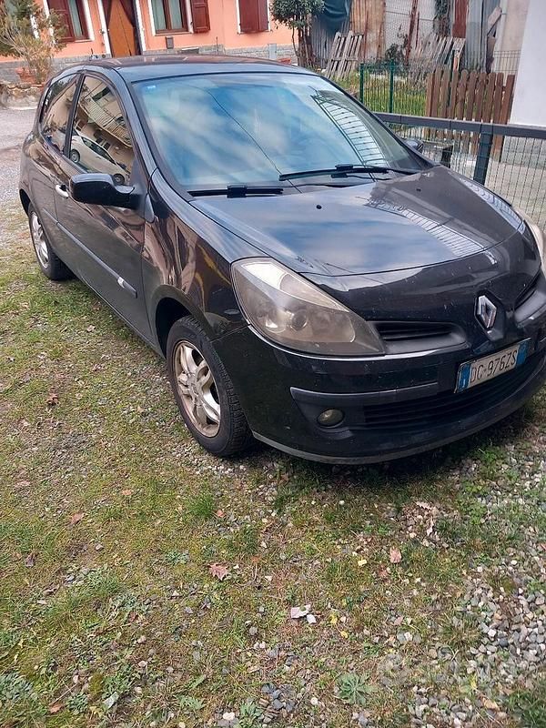 Usata Renault Clio II 48 CV (35 kW) 2007 Nero