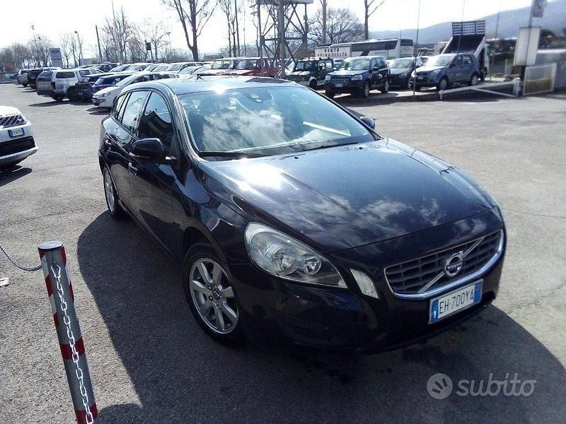 Usata Volvo V60 Momentum 163 CV (119 kW) 2011 Nero Station wagon
