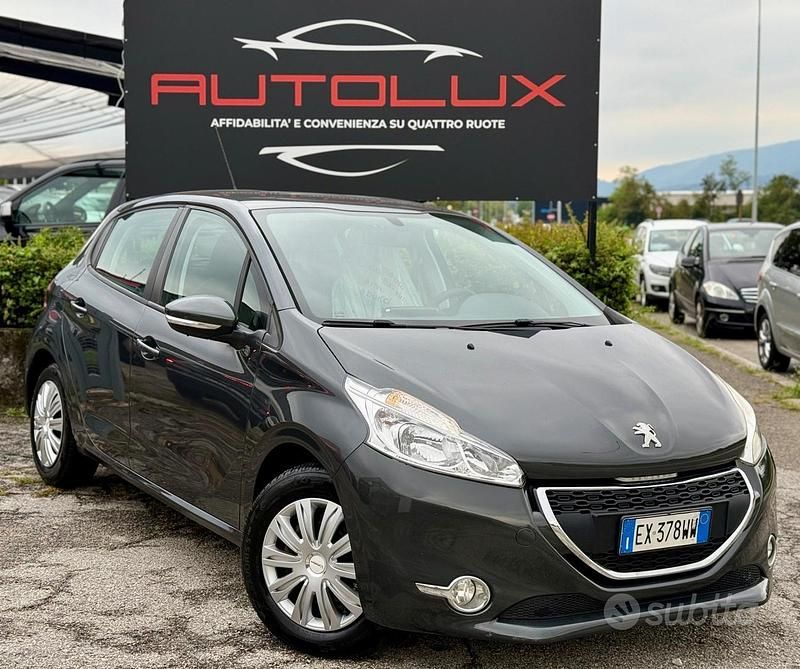 Verde Usata 2014 Peugeot 208 Due volumi | 6990 € (Cara) - Immagine 1/4