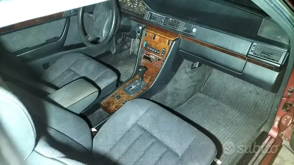 Usata Mercedes 200 122 CV (89 kW) 1993 Berlina