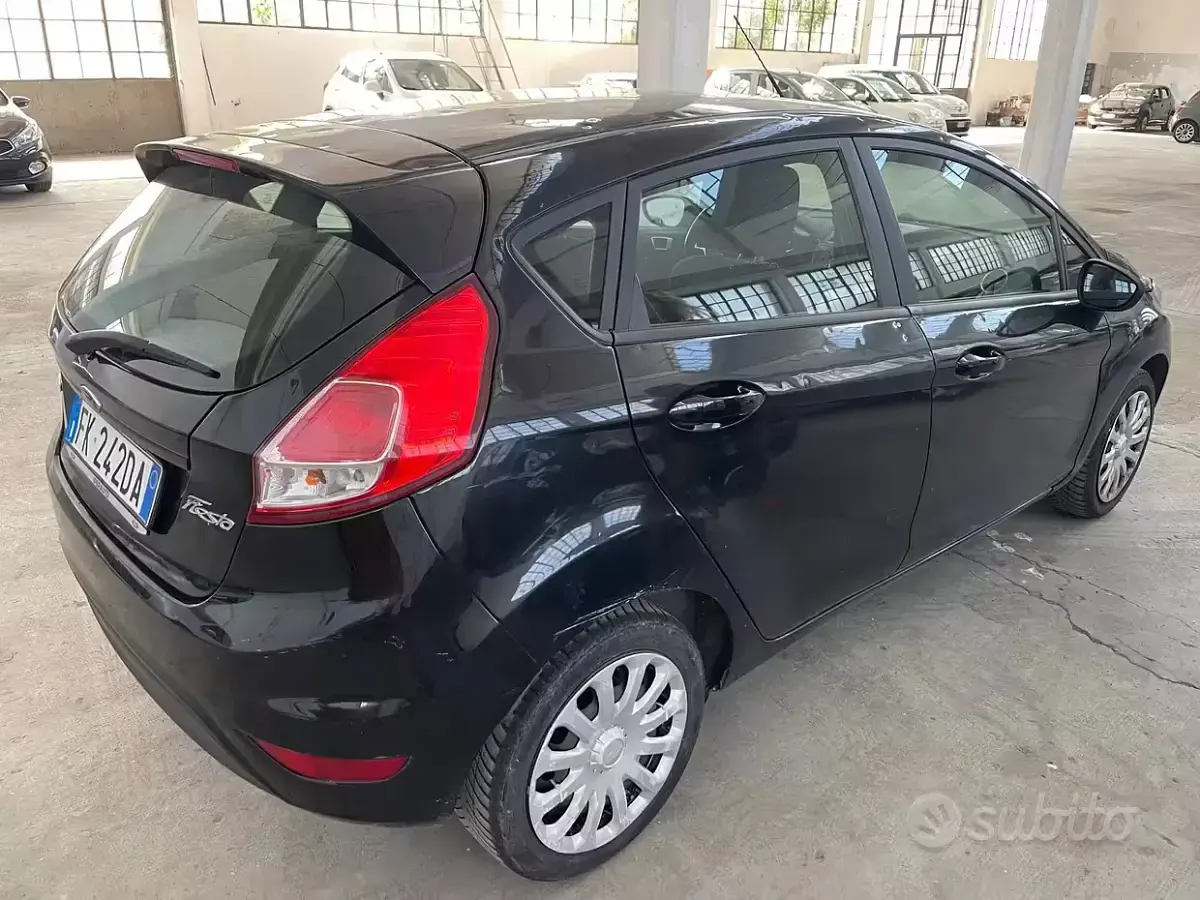 Usata Ford Fiesta Titanium 60 CV (44 kW) 2017 Bluazzurro Utilitaria