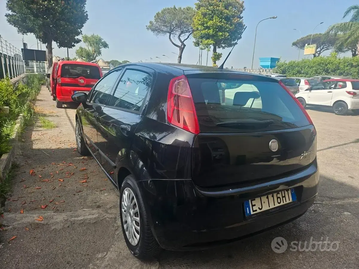 Usata Fiat Grande Punto Dynamic 75 CV (55 kW) 2009 Nero Utilitaria