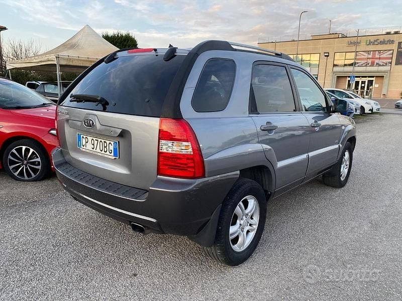 Usata Kia Sportage Active 112 CV (82 kW) 2005 Grigio SUV