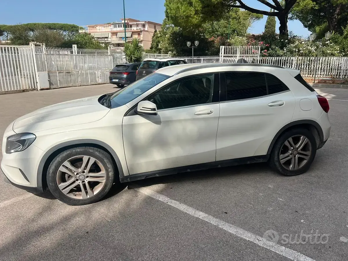 Usata Mercedes GLA200 136 CV (100 kW) 2016 Bianco SUV