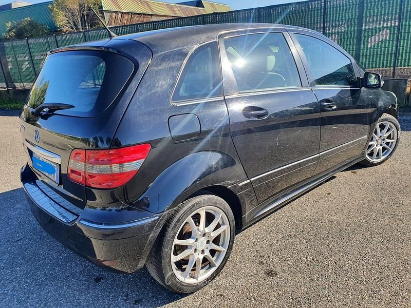 Usata Mercedes B200 193 CV (141 kW) 2009 Blu Monovolume