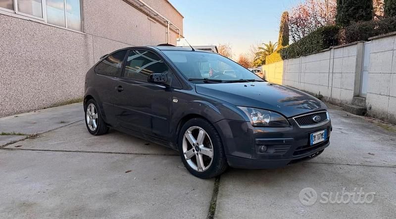 Usata Ford Focus 90 CV (66 kW) 2007 Blu Berlina