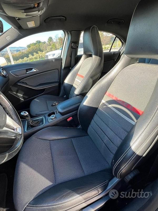 Usata Mercedes A180 102 CV (75 kW) 2016 Grigio Berlina