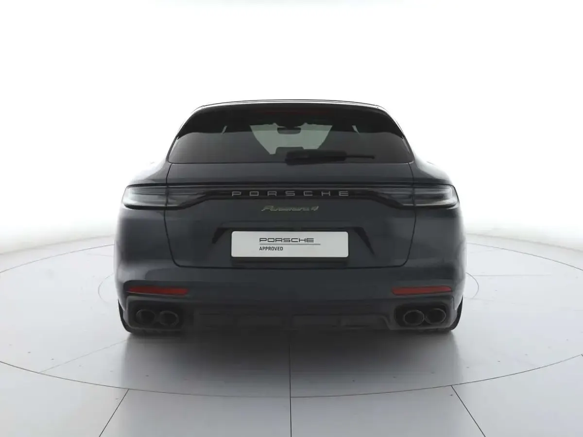 Usata Porsche Panamera S E-Hybrid Platinum Edition 462 CV (339 kW) 2023 Grigio vulcano metallizzato Utilitaria