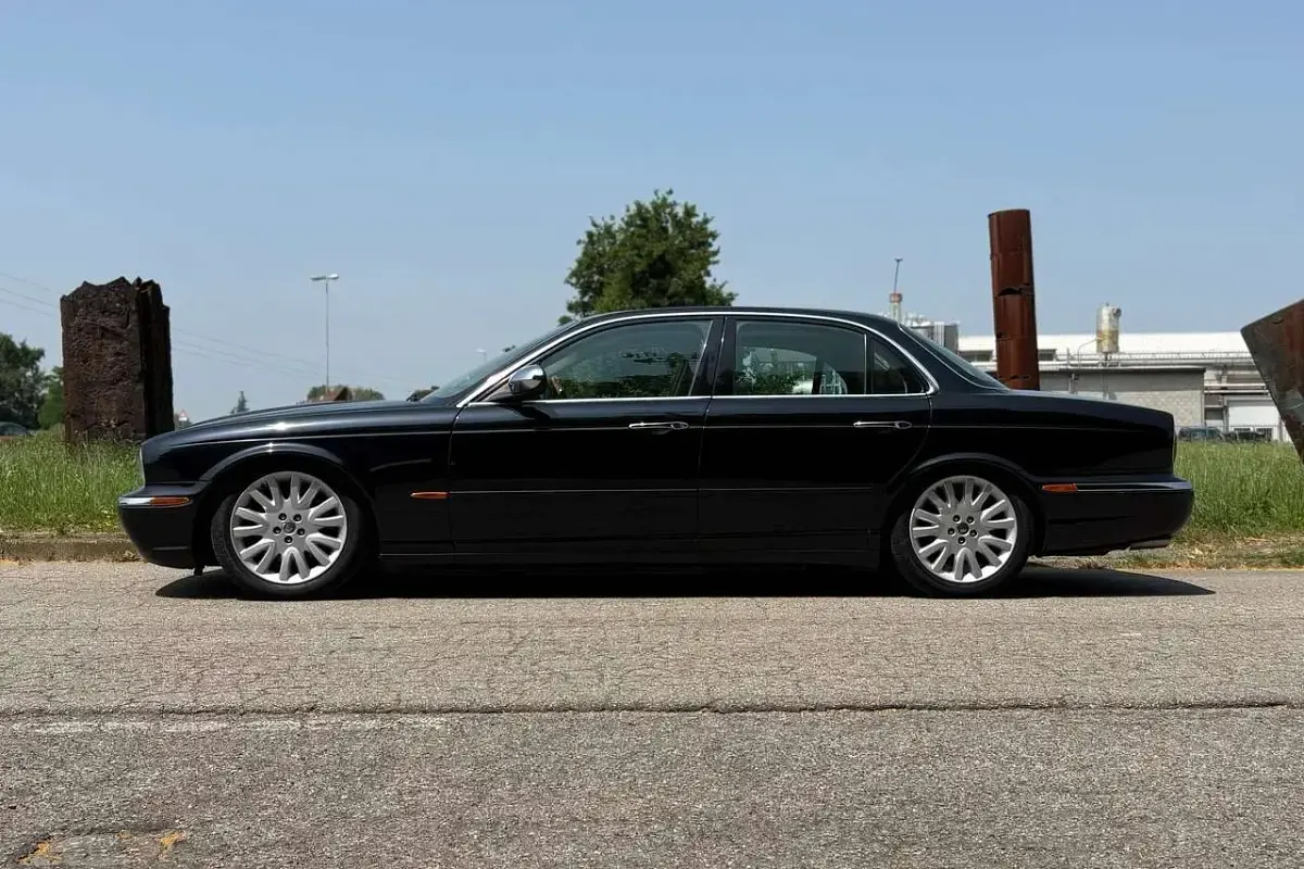 Usata Jaguar XJ8 298 CV (219 kW) 2003 Blu/azzurro Berlina