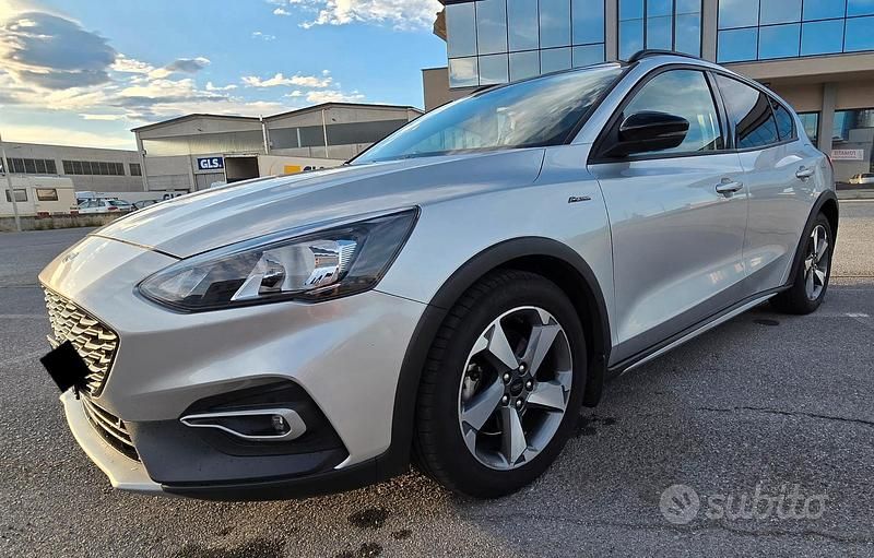 Grigio Usata 2018 Ford Focus Active Tre volumi | 14.000 € (Ottimo prezzo) - Immagine 1/4