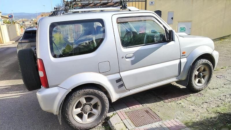 Usata Suzuki Jimny 86 CV (63 kW) 2007 Grigio SUV