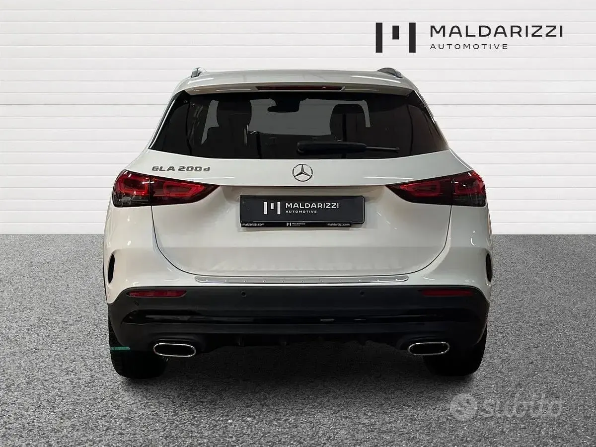 Usata Mercedes GLA200 Premium 150 CV (110 kW) 2022 Bianco SUV