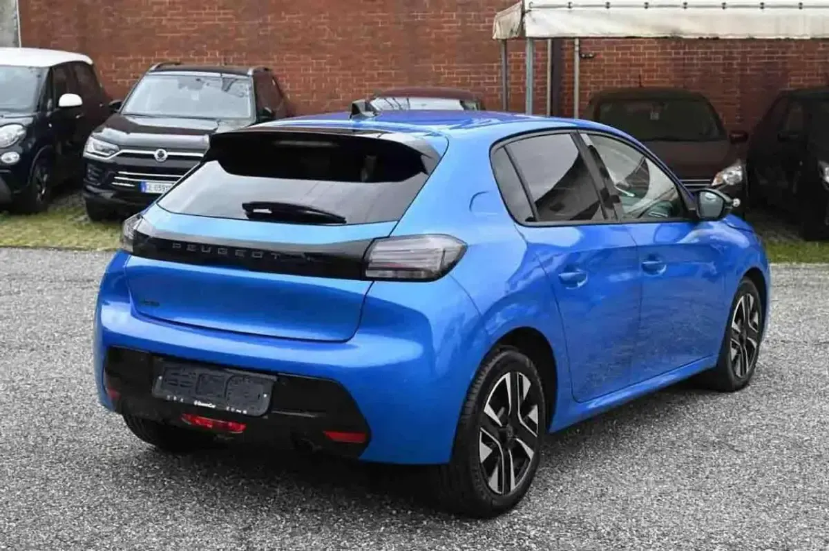Usata Peugeot 208 Allure 101 CV (74 kW) 2024 Blu Utilitaria