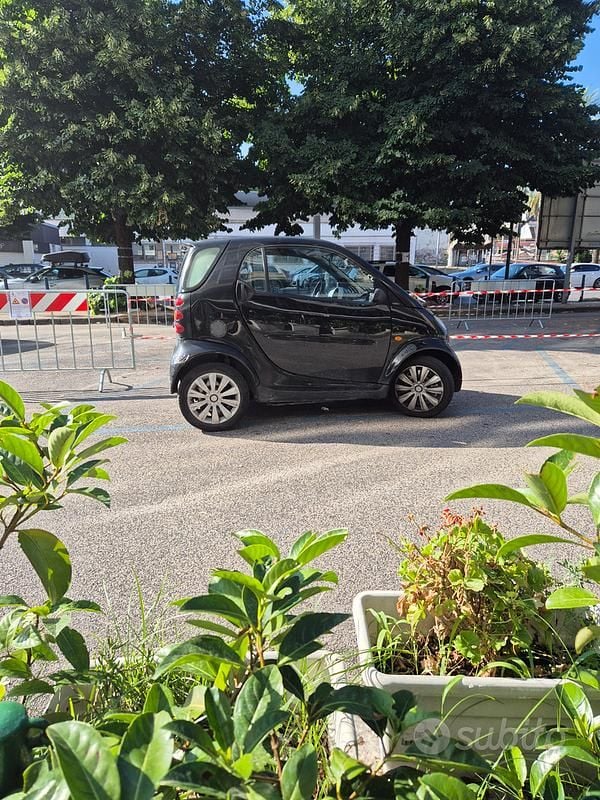 Usata 2004 Smart ForTwo Coupé Utilitaria | 1690 € (Super prezzo) - Immagine 1/2