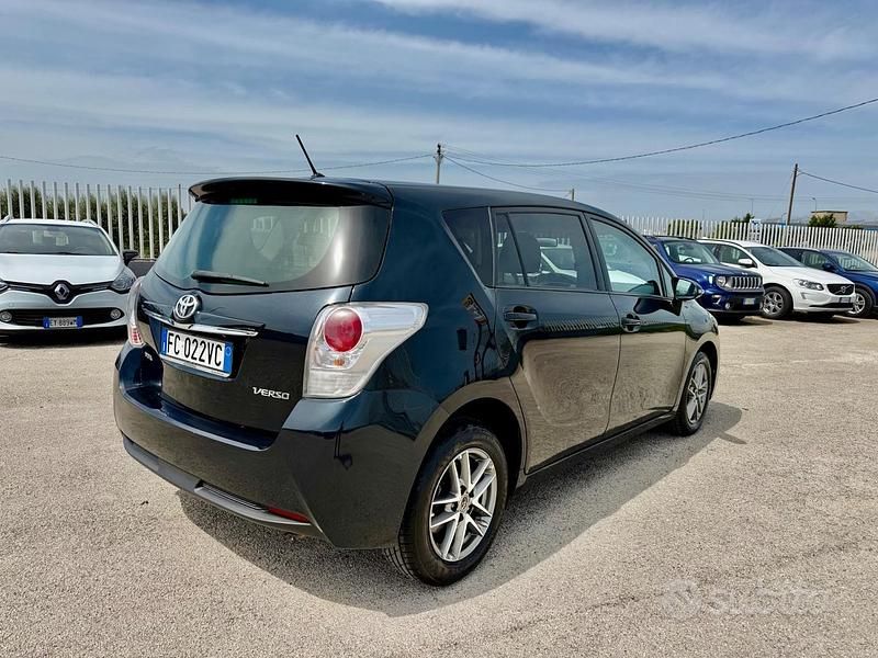 Usata Toyota Verso 111 CV (81 kW) 2016 Blu Monovolume