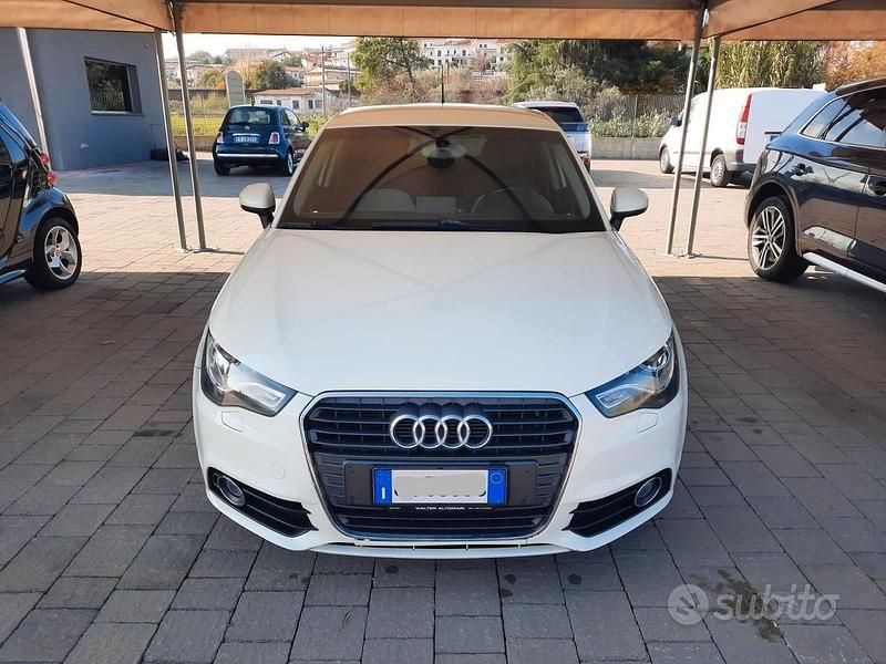 Bianco Usata 2013 Audi A1 Attraction Tre volumi | 9900 € (Buon prezzo) - Immagine 1/4