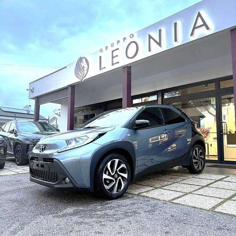 Nuova Toyota Aygo X Team 72 CV (52 kW) 2025 Celestite grey /night sky blac SUV