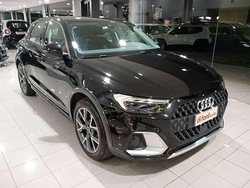 Nero Usata 2022 Audi A1 Ambiente Tre volumi | 23.500 € (Buon prezzo) - Immagine 1/4