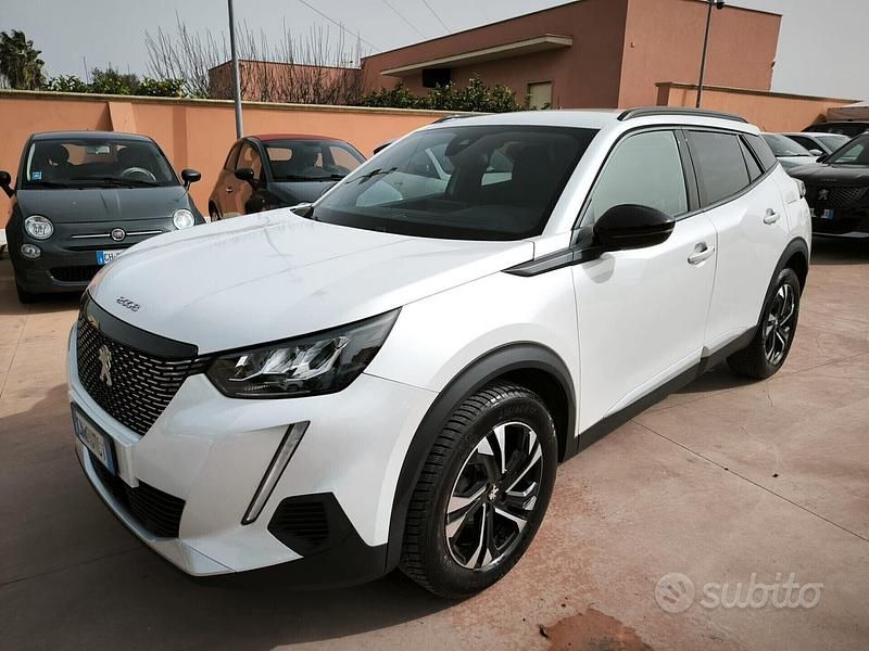Usata Peugeot 2008 Allure 100 CV (73 kW) 2023 Bianco SUV