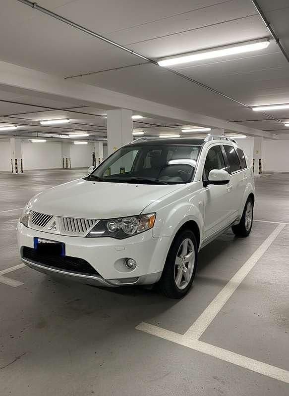 Usata Mitsubishi Outlander Instyle 140 CV (102 kW) 2007 Bianco SUV