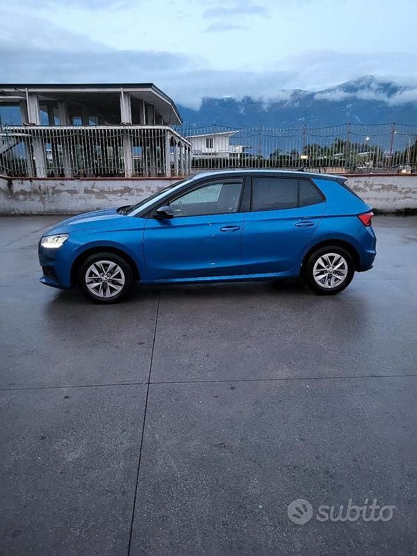 Blu Usata 2022 Skoda Fabia Tre volumi | 10.500 € (Super prezzo) - Immagine 1/4