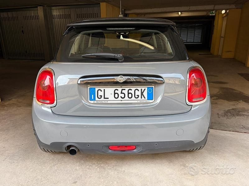 Usata Mini ONE 75 CV (55 kW) 2018 Grigio Utilitaria