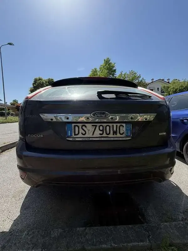 Usata Ford Focus Titanium 90 CV (66 kW) 2009 Blu Berlina