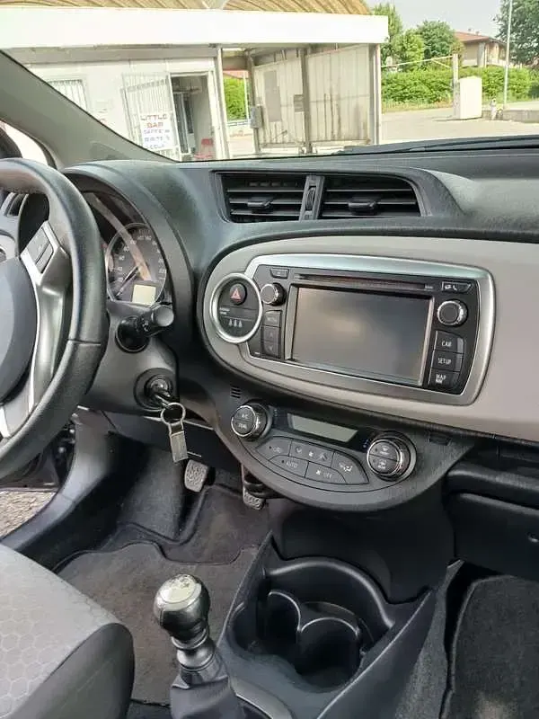 Usata Toyota Yaris Sol 87 CV (63 kW) 2012 Blu/azzurro Utilitaria