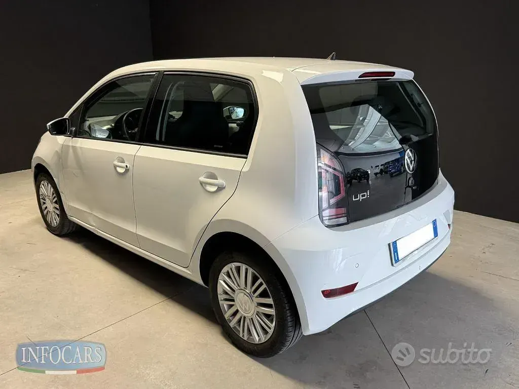 Begagnad VW up! 65 HK (47 kW) 2023 Vit Halvkombi