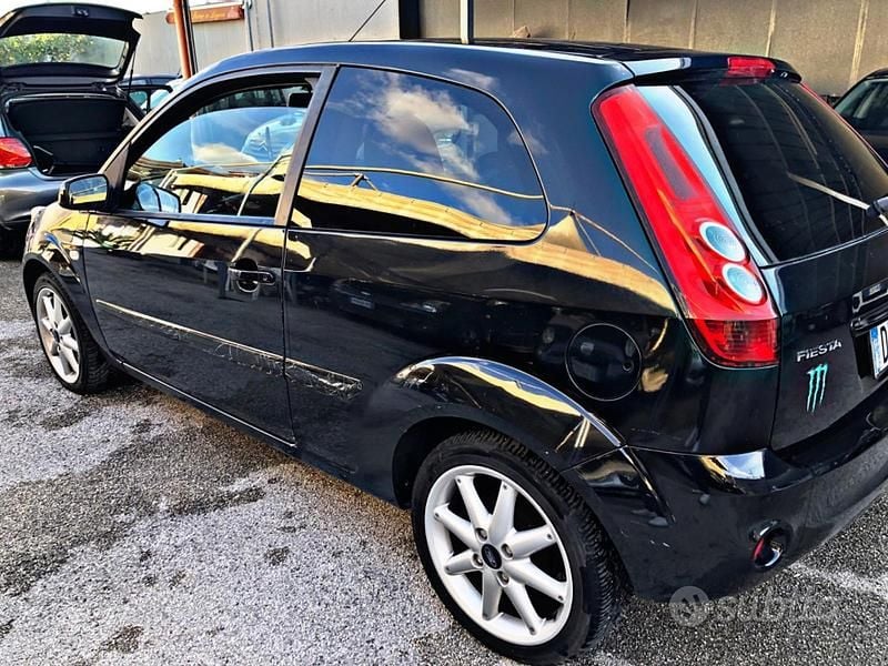 Usata Ford Fiesta 75 CV (55 kW) 2008 Nero Utilitaria