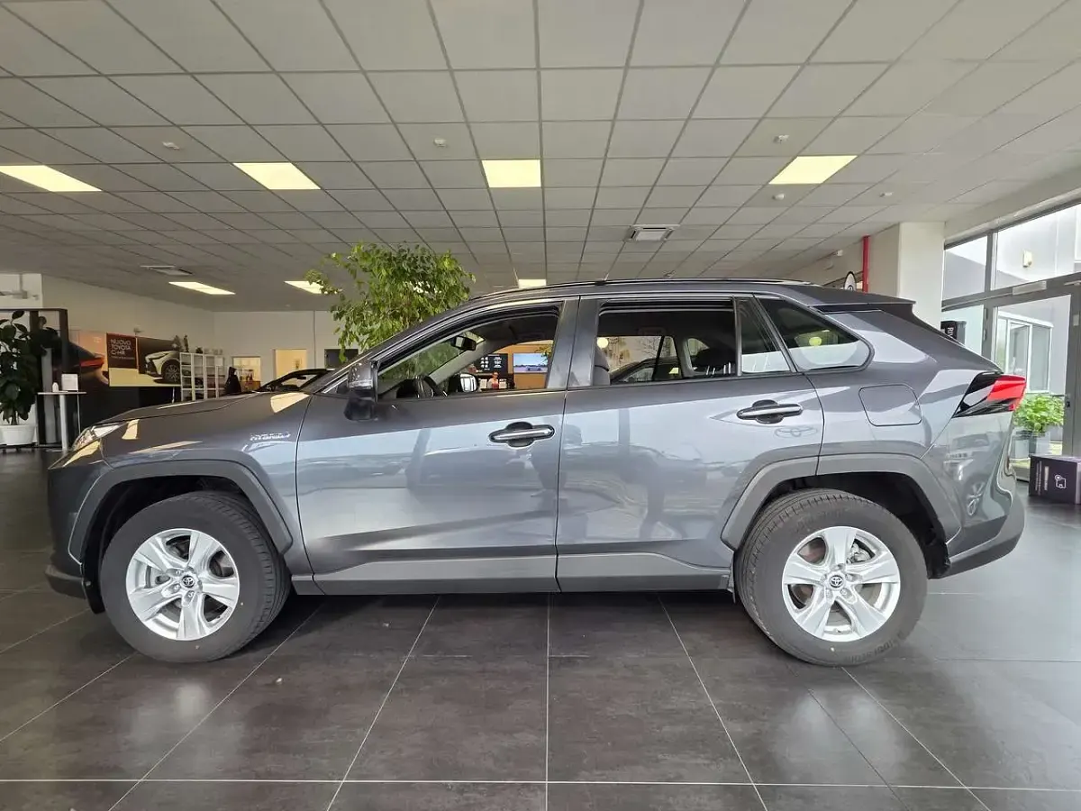 Usata Toyota RAV4 Hybrid Active 178 CV (130 kW) 2021 Grigio SUV
