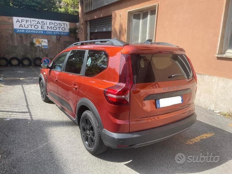Usata Dacia Jogger Extreme 101 CV (74 kW) 2022 Rosso Monovolume