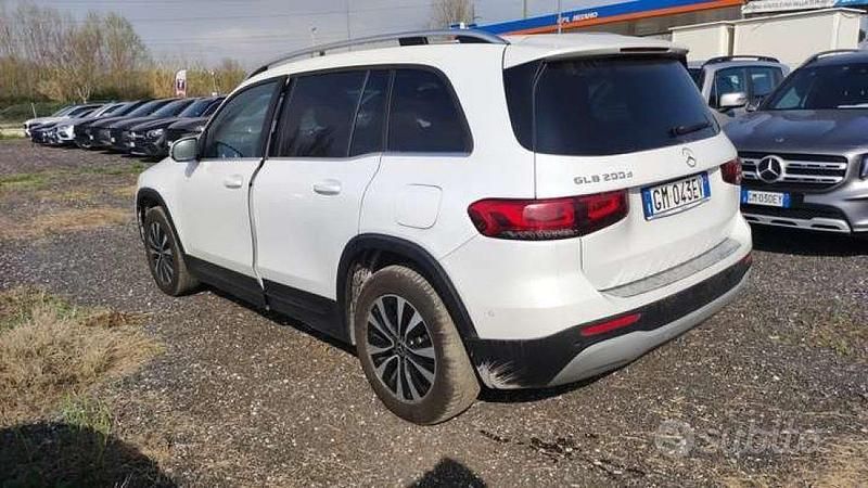 Usata Mercedes GLB200 Business 150 CV (110 kW) 2022 Bianco SUV