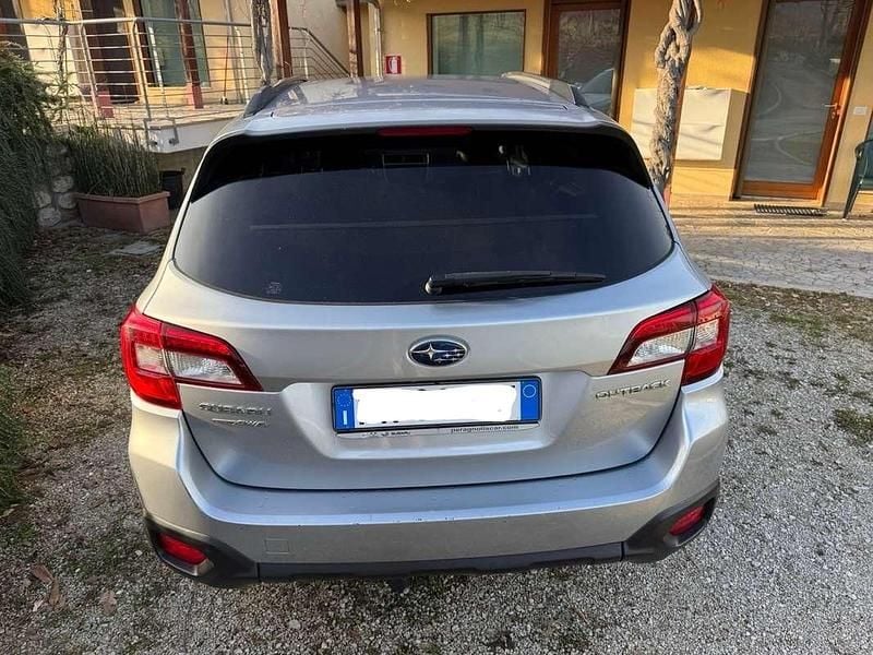 Usata Subaru Outback 175 CV (128 kW) 2018 Argento Station wagon