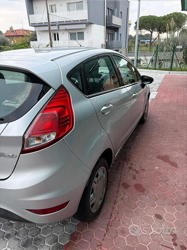 Usata Ford Fiesta 2013 Grigio Berlina