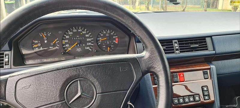 Usata Mercedes 200 124 CV (91 kW) 1995 Blu/azzurro Coupé