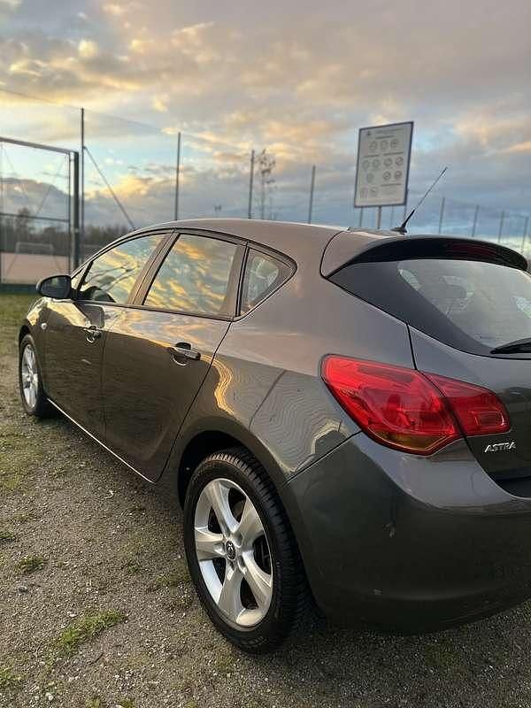 Usata Opel Astra Cosmo 110 CV (80 kW) 2010 Berlina