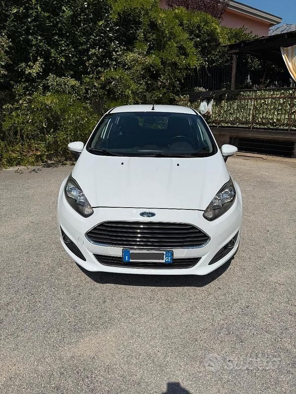 Usata 2013 Ford Fiesta Due volumi | 4000 € (Buon prezzo) - Immagine 1/4