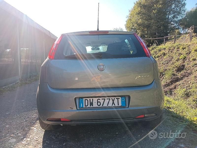 Usata Fiat Grande Punto 75 CV (55 kW) 2009 Grigio Utilitaria