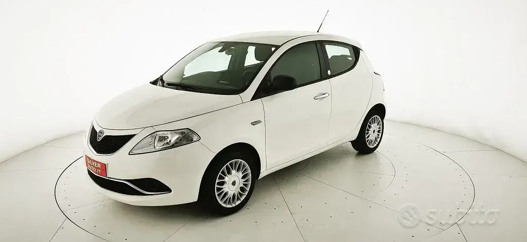 Usata Lancia Ypsilon Silver 69 CV (50 kW) 2017 Bianco Utilitaria