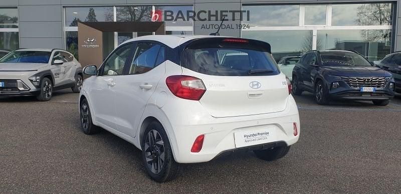 Bianco Usata 2023 Hyundai i10 Due volumi | 16.900 € (Molto cara) - Immagine 1/4